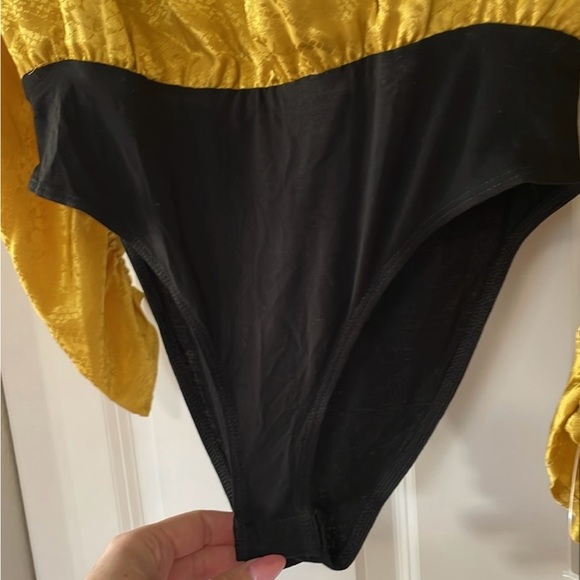 NWT WAYF Yellow Silky Snake Print Bodysuit XS - Picture 10 of 16
